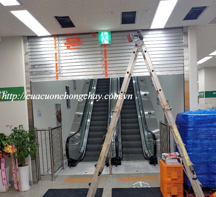 cấu tạo cửa chống cháy có cửa phụ