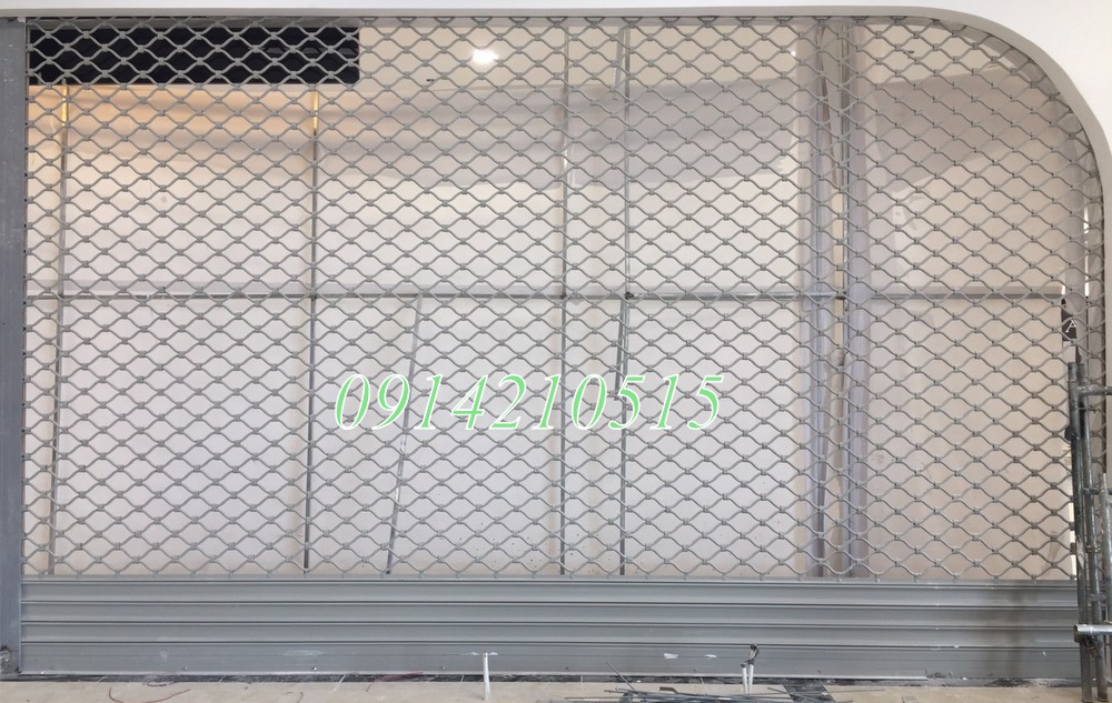 Cửa lưới mắt võng fuco, Cửa cuốn lưới inox, cửa cuốn mắt võng, Cửa cuốn mắt lưới, cửa cuốn mắt võng được cung cấp và lắp đặt bởi fuco, liên hệ để biết thêm chi tiết về cửa cuốn