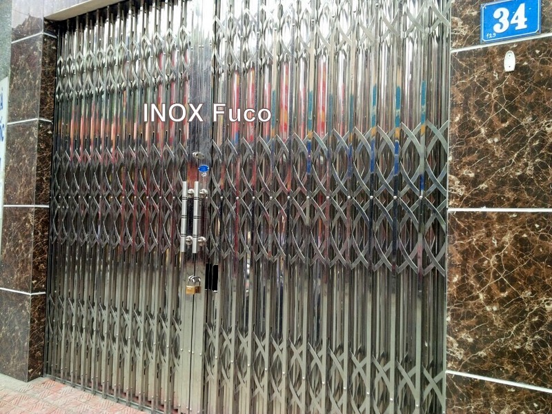 Cửa xếp INOX Hộp 304, Đây là loại cửa xếp cao cấp nhất hiện nay. Cửa xếp INOX hộp được làm bởi đội ngũ công nhân lành nghề với chất liệu INOX 304 
